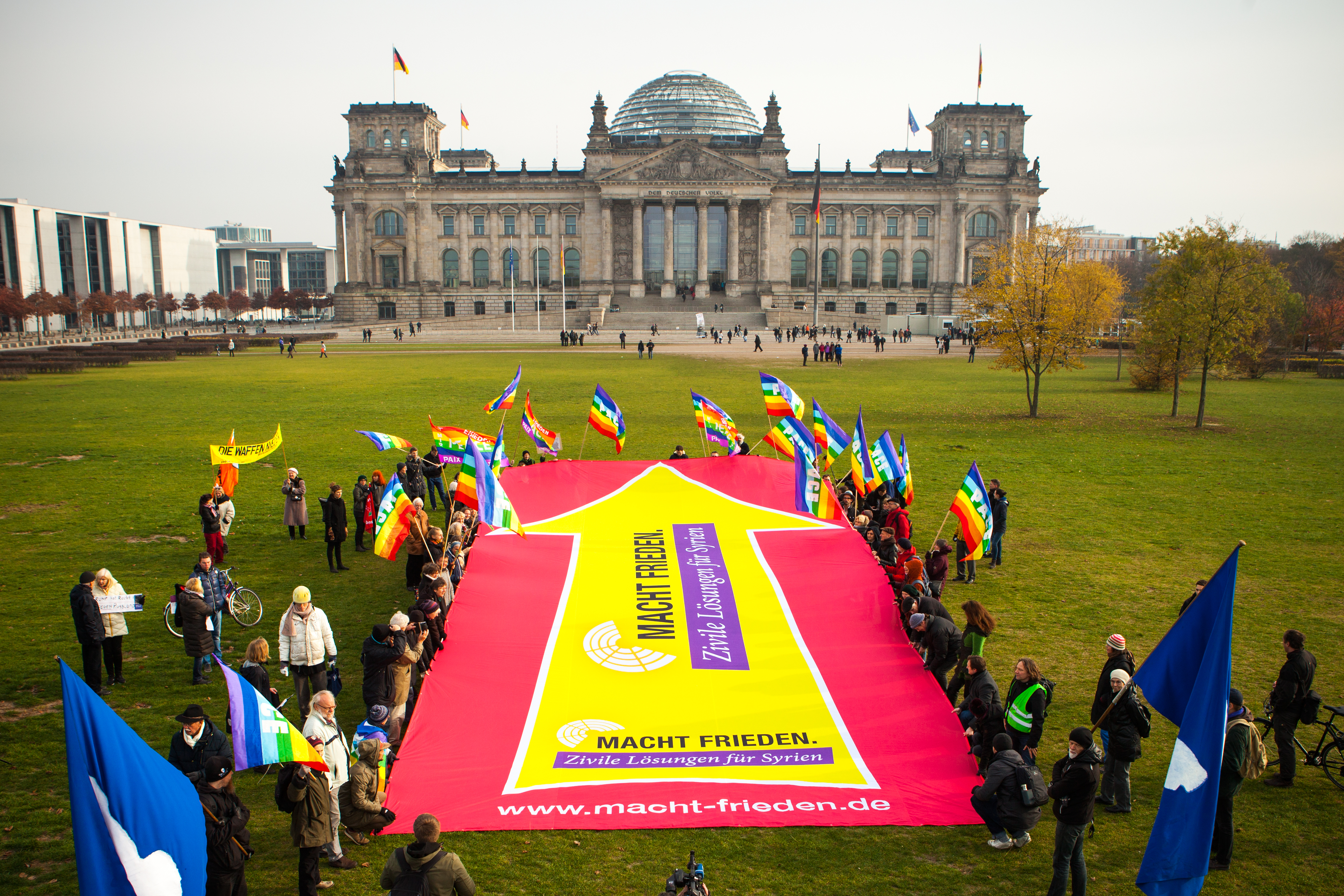 Banneraktion vor Bundestag 10.11.2016